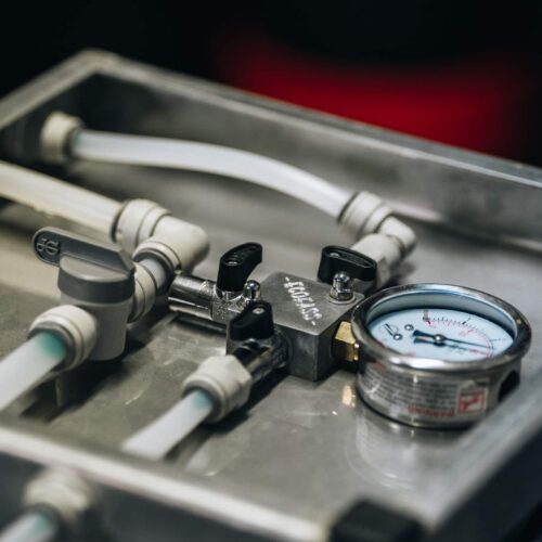 Raccords rapides et manomètre d'une tête de remplissage ECOFASS
